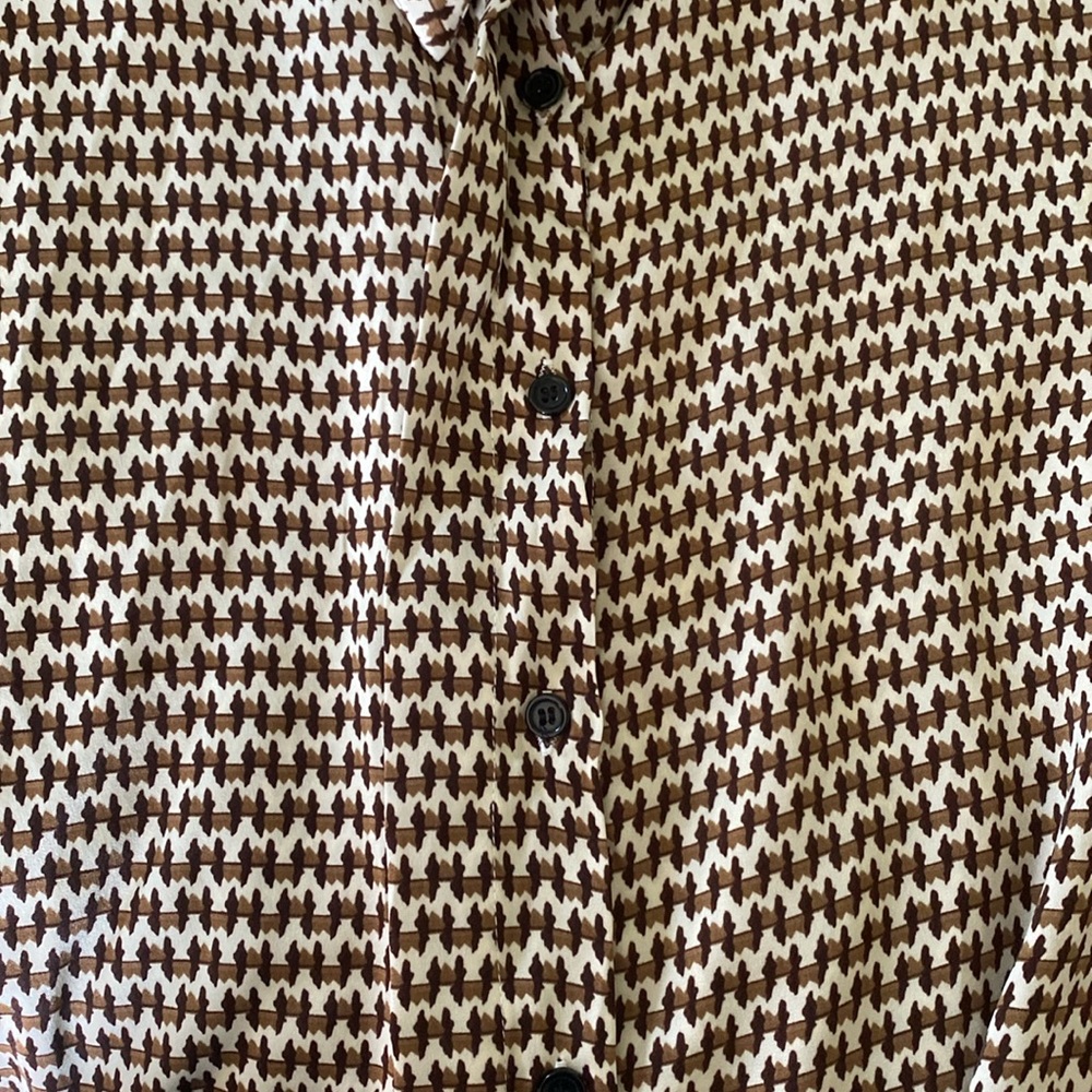 NWOT brown patterned women’s silky button down size medium - Picture 5 of 6